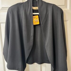 Hybrid & Company Elegant Black Cropped Women's Blazer